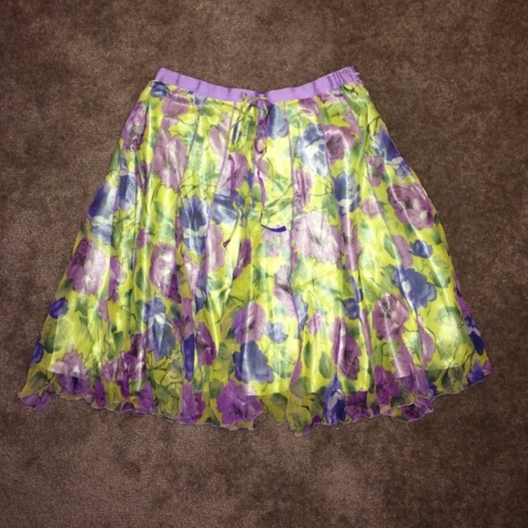 WD.NY Dresses & Skirts - EUC WD.NY Floral Skirt SZ 10 Flowy 100% Silk